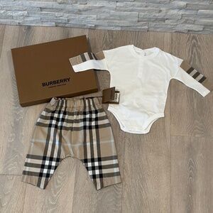 Burberry Two Piece Baby Set